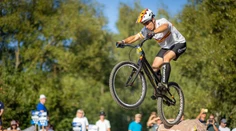 VIDEO: Hazard so zdravím či len frajerina na bicykli? Poprad hostil európsky majstrák v cyklotriale