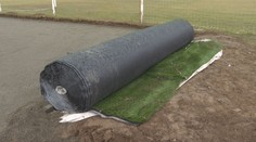 Do užívania odovzdali zrejme len virtuálne ihrisko. Do Raslavíc už mieri kontrola