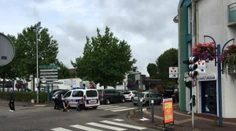 Rukojemnícka dráma v Bruseli. Muž ohrozoval ľudí nožom v supermarkete
