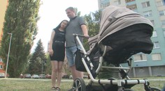 Poisťovňa im nechce preplatiť  celú liečbu. Rodičia ťažko chorej Laury stoja pred dilemou