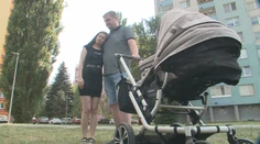 Poisťovňa im nechce preplatiť  celú liečbu. Rodičia ťažko chorej Laury stoja pred dilemou
