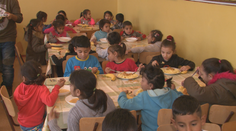 Obedy zadarmo sú pre nich problém. Ako v Jarovniciach nakŕmia tisíc detí v jedálni pre 50?