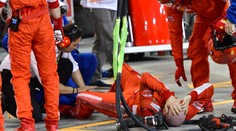Vettelov triumf v Bahrajne zatienil nepríjemný incident. Räikkönen zrazil mechanika