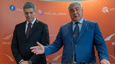 Potvrdené: Most-Híd povedie do volieb minister Árpád Érsek