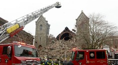 VIDEO: Veža kostola sa z ničoho nič zrútila. Spod trosiek vytiahli ženu