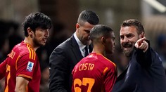 Nepodarilo sa mu uspieť v lige ani v Košiciach. Status legendy nestačí, AS Rím vyhodil trénera De Rossiho