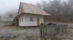 Unikátne domy z exkrementov: Takto sa žije v Zaježovej