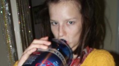 Phoebe (16) pila šesť litrov vína denne!