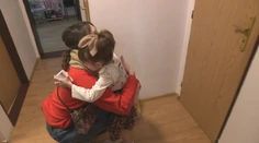 Pred rokom sa na nás obrátila zúfalá mama malej Sárky so skoliózou. Boli sme sa pozrieť, ako sa jej darí