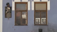Aktivisti reagujú na Kotlebovcov v parlamente. Tisove busty natreli blatom