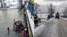 Traktor sa po zrážke s kamiónom zrútil do Váhu, vodič skončil v nemocnici