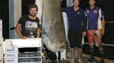 Rybári sa chvália úlovkom. Ľudia sa do nich poriadne obuli