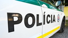 Vodič sanitky, ktorý viezol dvoch ľudí, nafúkal dve promile. Polícia ho okamžite zadržala