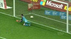 Podvod, korupcia či len nevydarený zákrok? Brankár "pustil" ľahkú strelu