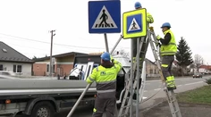 Nové dopravné značky menia za nové. Ľudia hovoria o vyhadzovaní peňazí