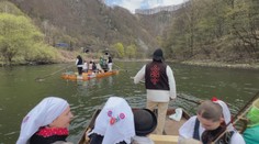 Prevzali si symbolický kľúč od Váhu. Strečnianski pltníci otvorili ďalšiu sezónu