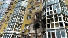 Dron zasiahol bytovku v ruskom meste Voronež. Hlásia zranených