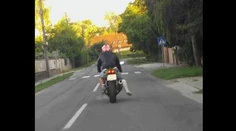 Vodiča pri Trenčíne predbehol motorkár. Neveril vlastným očiam