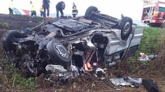 Poslanci si minútou ticha uctili obete sobotnej tragickej dopravnej nehody