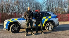 Zúfalstvo matky v Prievidzi: Auto sa zamklo, vnútri zostalo jej ročné bábätko