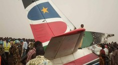 V Južnom Sudáne sa na štartovaciu plochu zrútilo lietadlo