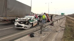Nehoda, pri ktorej sa zranili policajti, vyvolala diskusiu. Kto urobil chybu?