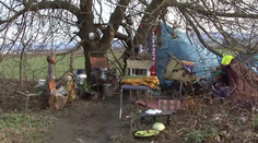 Šiel vyvenčiť psa a skončil s otvorenou zlomeninou lebky, lebo nemal psa na vôdzke