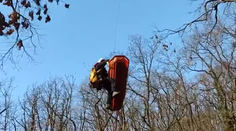 VIDEO: Mimoriadne pátranie v Prahe. Zranený a stratený muž bol celú noc sám v lese