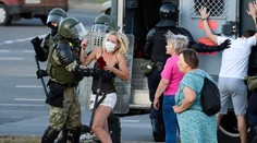 Polícia v Minsku podľa svedkov opäť zatýkala, najmä ženy