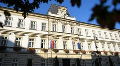 Sociálne siete obletel hoax: Ústavný súd nezrušil nosenie rúšok, karanténu, COVID pas ani OTP a OP režim