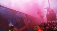 Vitajte v červenom pekle! Autobus s hráčmi Man City prešiel liverpoolskou "uličkou hanby"