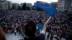 Tisíce Grékov demonštrovali za zotrvanie krajiny v eurozóne