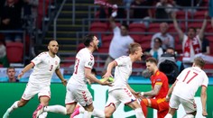 Prvými štvrťfinalistami sa stali Dáni, deklasovali Wales