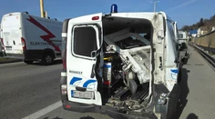 Terénne auto to napálilo do sanitky s pacientmi