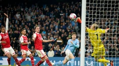 Skaza je dokonaná. Vláda Arsenalu sa blíži ku koncu, City opäť v pole position na titul