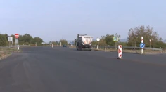 Jazdia po novej ceste, no cítia sa ako v bludisku. Na novej ceste pri Michalovciach už mesiac chýbajú čiary
