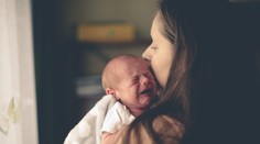 VIDEO: Ako rýchlo utíšiť plačúce dieťa? Tento trik pediatra zaberie okamžite