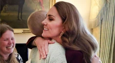 Princezná Kate sa stretla s „inšpiratívnou“ tínedžerkou. Trpí vzácnou formou rakoviny
