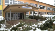 Jedna škola má až dvoch riaditeľov a ani jeden sa postu nechce vzdať