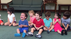 Tento chlapec vám zlepší deň. Tak nákazlivý smiech ste nepočuli