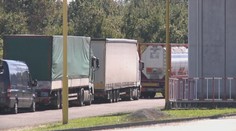 Pred hranicou v Užhorode uviazli stovky kamiónov. Niektorí vodiči sú tam už vyše týždeň