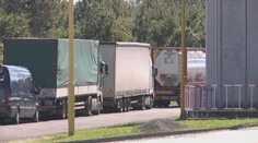 Pred hranicou v Užhorode uviazli stovky kamiónov. Niektorí vodiči sú tam už vyše týždeň