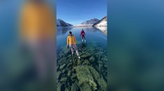 VIDEO: Na aljašskom jazere sa vytvoril priezračný ľad. Miestny korčuliar niečo podobné ešte nezažil