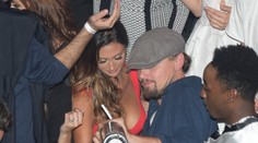 FOTO návod Leonarda DiCapria ako zbaliť sexy kočku