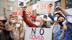 Lekári antivaxeri si zorganizovali summit. Rozniesli medzi sebou koronavírus