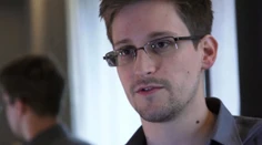 Bývalý spolupracovník tajných služieb USA Snowden zložil prísahu vernosti Rusku a dostal ruský pas