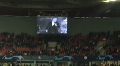 VIDEO: Pamiatku Karla Gotta si pred duelom Slavia - Dortmund uctil celý štadión