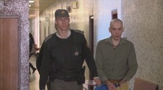 Pred rokmi zbil a chcel znásilniť tínedžerku. Po odsedení 10 rokov žiada nižší trest