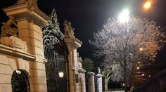 Aktivitisti na čele s Jurajom Draxlerom vysypali pred úradom vlády hnoj