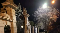 Aktivitisti na čele s Jurajom Draxlerom vysypali pred úradom vlády hnoj